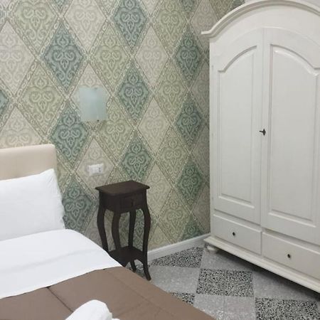 בטיפאליה B&B By The Station מראה חיצוני תמונה