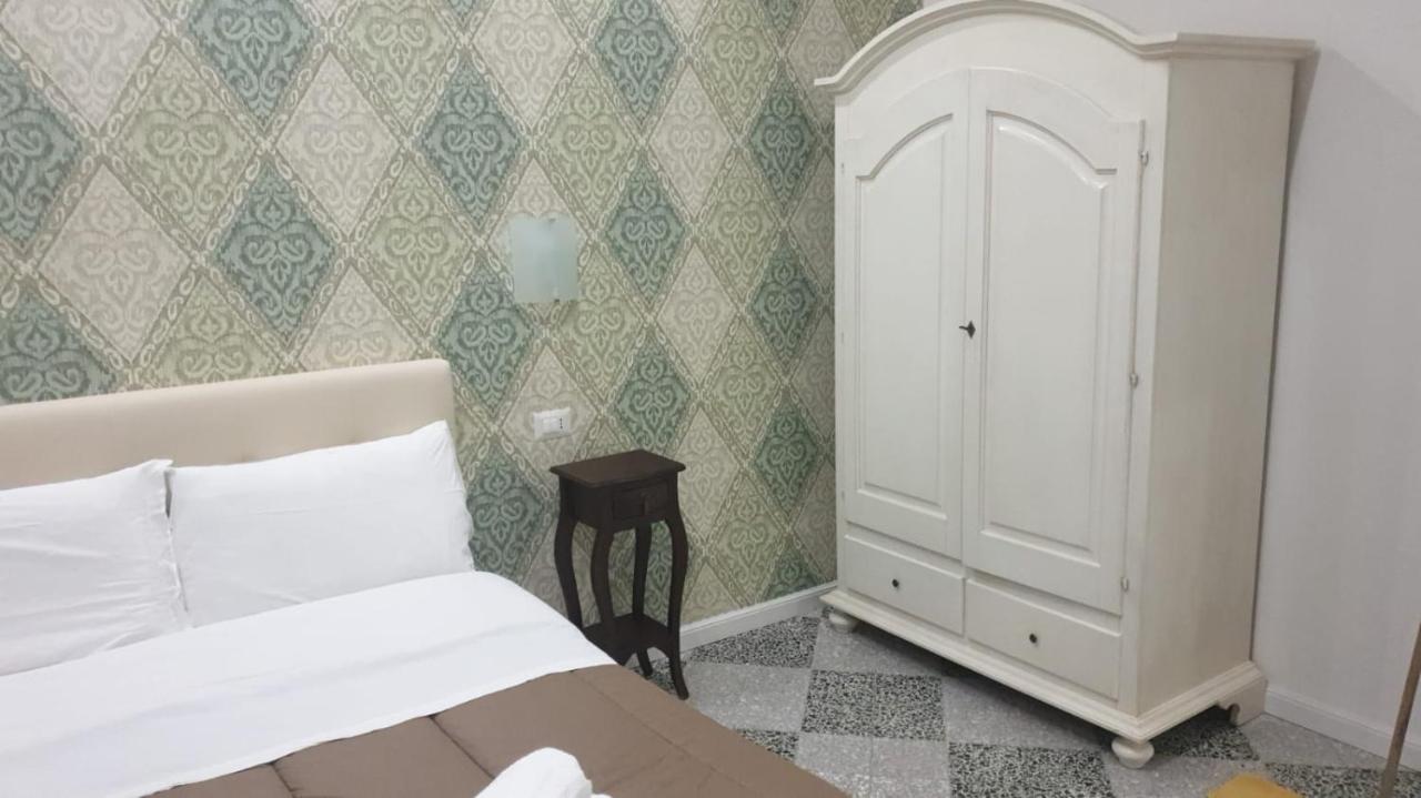 בטיפאליה B&B By The Station מראה חיצוני תמונה